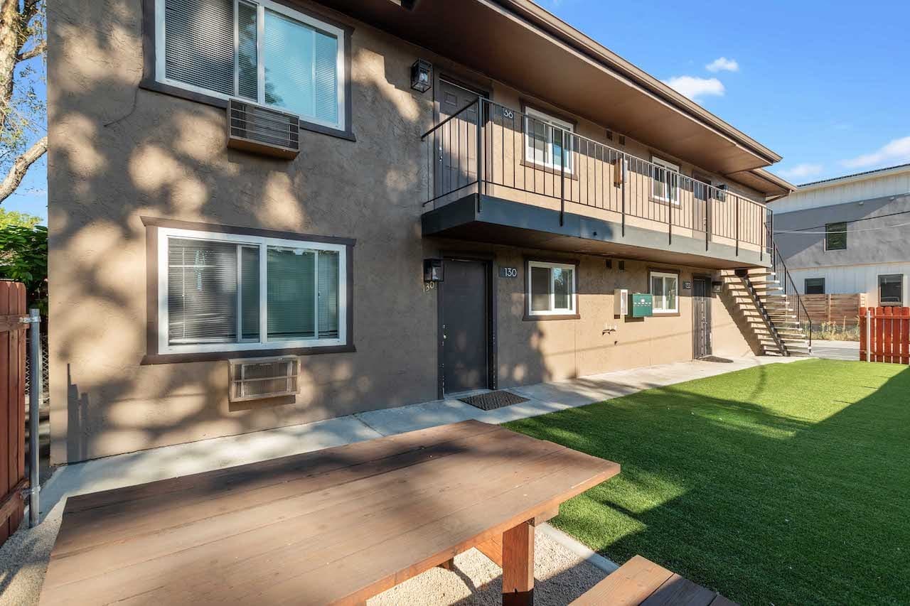 128 La Rue Avenue — photo 3