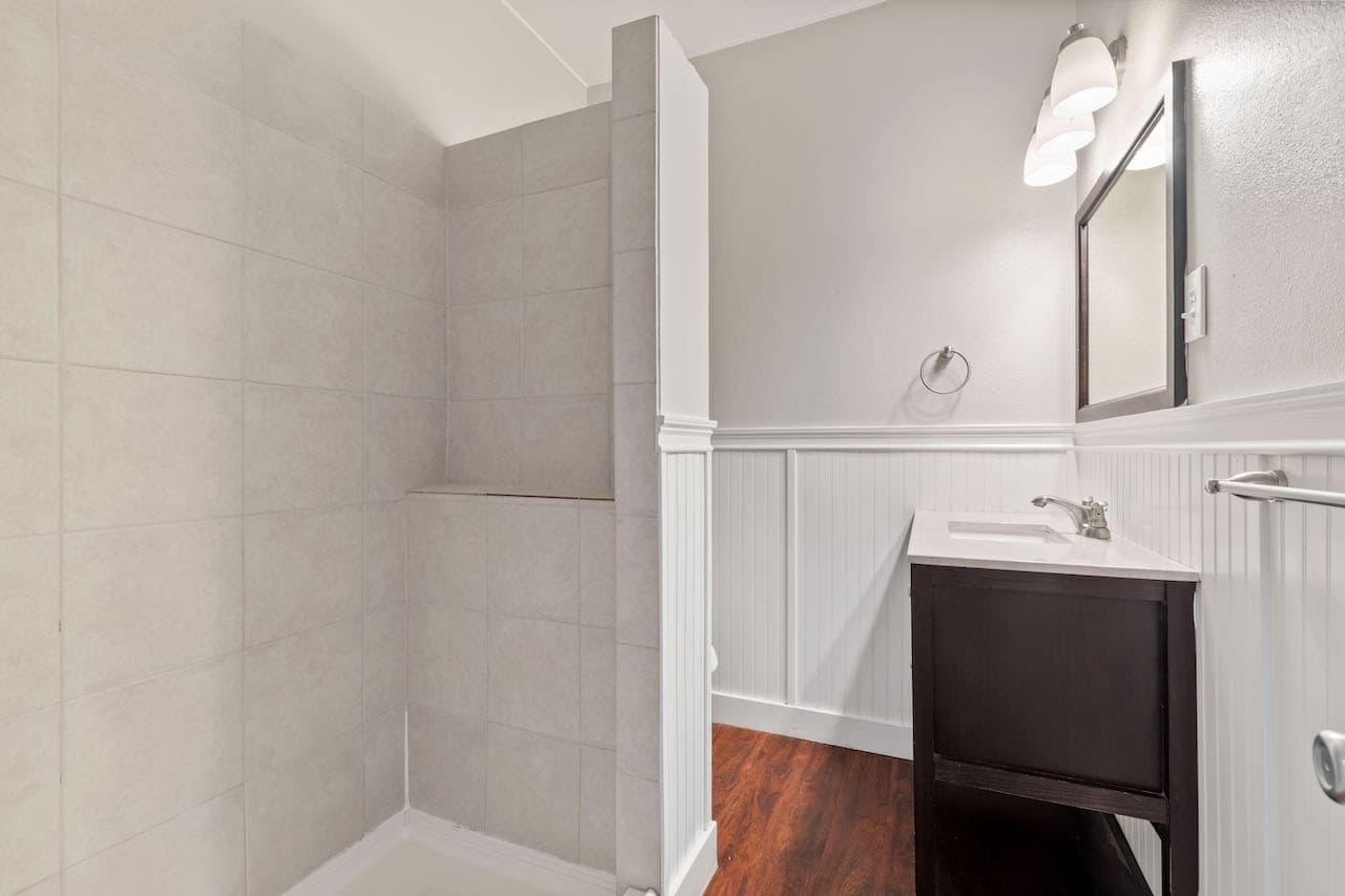 128 La Rue Avenue — photo 5