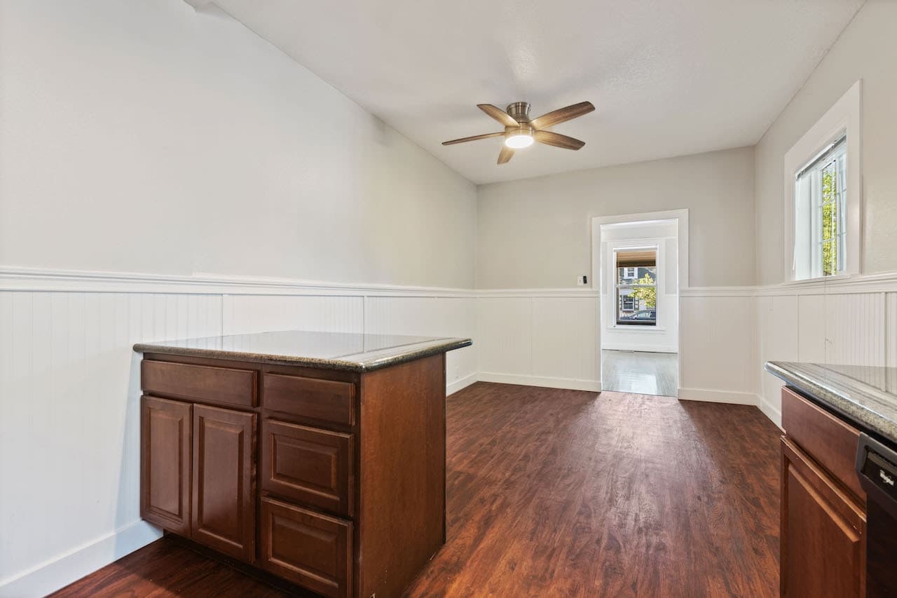 128 La Rue Avenue — photo 6