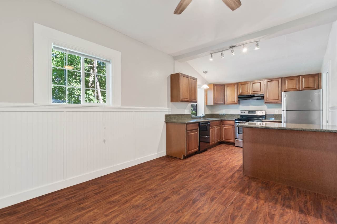 128 La Rue Avenue — photo 13