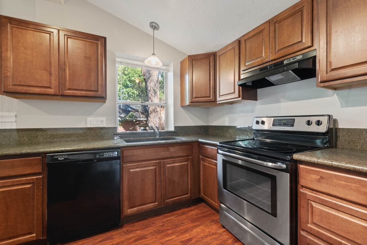 128 La Rue Avenue — photo 8