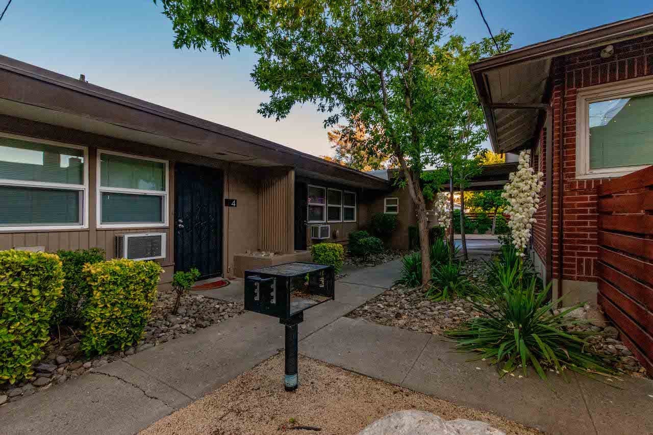 Caliente Crossing — photo 3